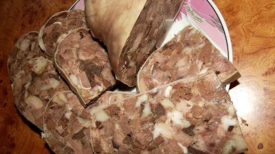 Простой сальтисон из свиной головы в мультиварке