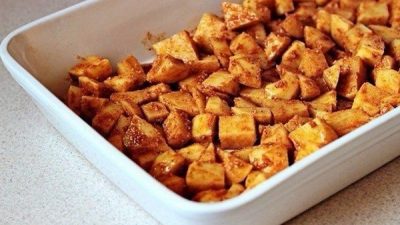 Печенный картофель со специями и пармезаном