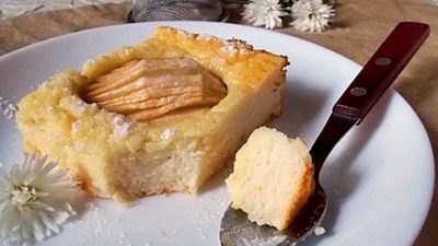 Запеканка на манной каше с яблоками и творогом