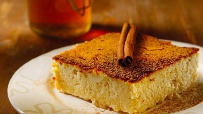 Творожная запеканка с корицей и медом