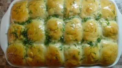 Пампушки по-украински с чесночным соусом