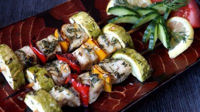 Рыбные шашлычки с кабачком и перцем