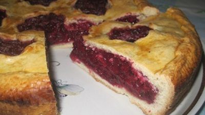 Идеальный пирог с яблоками и ягодами