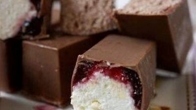 Творожно-ванильные сырки с джемом в шоколаде