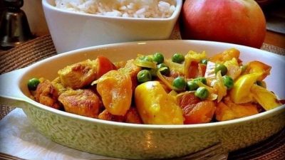 Куриное филе с яблоками и курагой