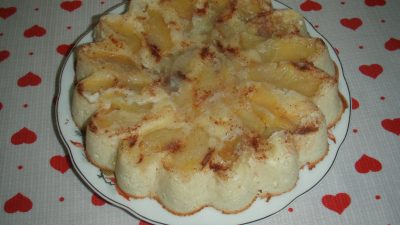 Шарлотка со сгущенным молоком без сахара