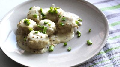 Ежики с рисом в сметанной заправке