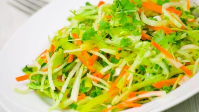 Салат из редьки с морковью и зеленым луком