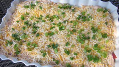 «Генеральский» салат с копченой колбасой и яблоками