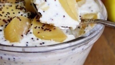 Творожная запеканка с маком и яблоками на пару