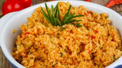 Вегетарианский плов с булгуром, чечевицей и баклажаном