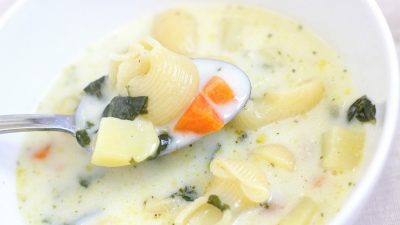 Сырно-молочный суп с макаронами и овощами
