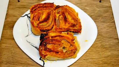 Рулетики с ветчиной и сыром под горчичным соусом