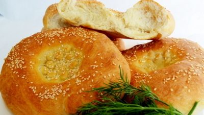 Дрожжевые узбекские лепешки с кунжутом