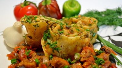 Ханум на мясной подушке с овощами