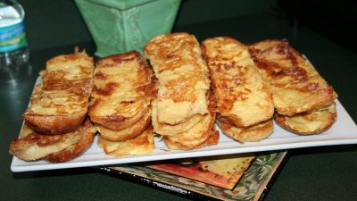 Сладкие гренки с корицей и мускатным орехом