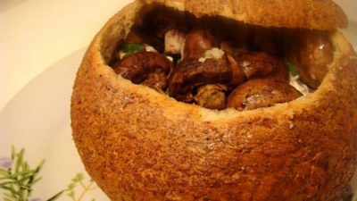 Лукошко с шампиньонами в духовке