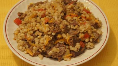 Перловка со свининой и овощами в мультиварке