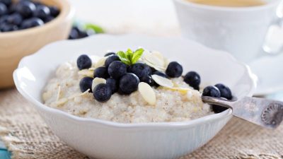 Молочная перловая каша с сахаром в мультиварке