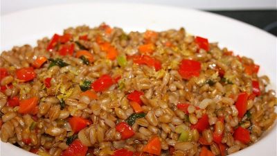 Простой плов из перловки с курицей в мультиварке