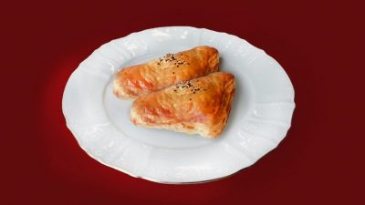 Самса с говядиной и тыквой из слоеного теста