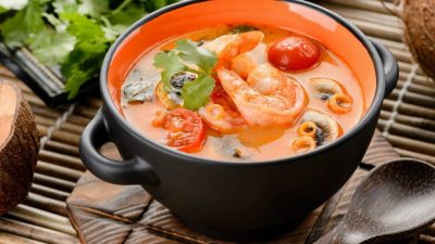 Солянка с креветками и каперсами