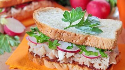 Сэндвичи с куриным филе и редисом