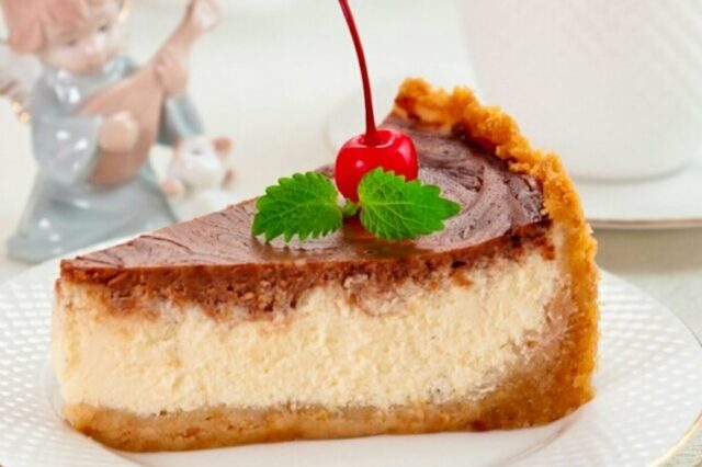 Ванильно-шоколадный чизкейк из печенья