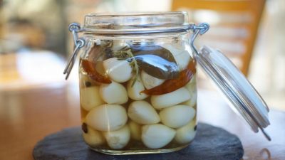 Маринованный чеснок с морской солью