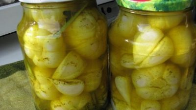 Маринованный чеснок в домашнем яблочном уксусе