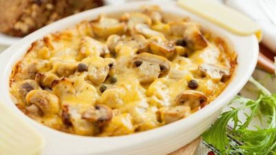 Куриная запеканка с грибами, помидорами и сыром