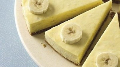 Яблочно-банановый чизкейк из хлеба без выпечки