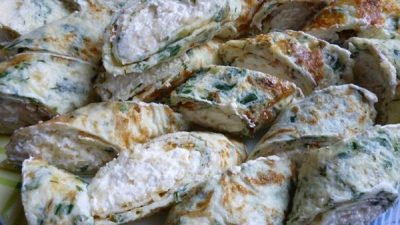 Рулет из лаваша с начинкой из творога с маслинами
