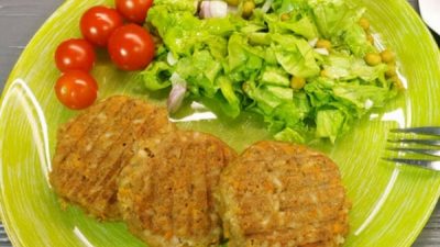 Котлеты из консервированной сайры с рисом в духовке