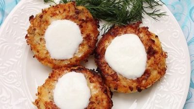 Куриные котлеты с творогом и морковью в духовке