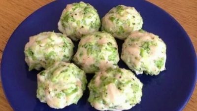 Куриные котлеты с творогом и брокколи на пару