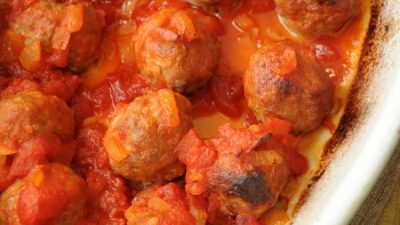 Котлеты с овощным соусом на бульоне