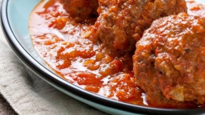 Рыбные котлеты в томатном соусе с болгарским перцем