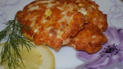 Курино-сырные рубленые котлеты на сковороде