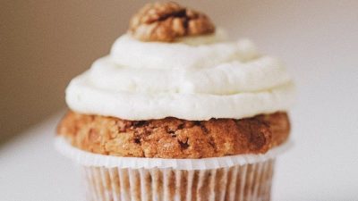 Ореховые капкейки с творожным сыром