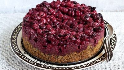 Маковый пирог с вишней в духовке