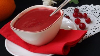 Клюквенный соус с апельсином и палочкой корицы