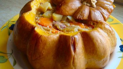 Тыква с говяжьим фаршем и сыром в духовке