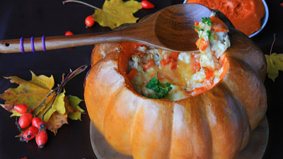 Тыква с курицей и пшенной кашей