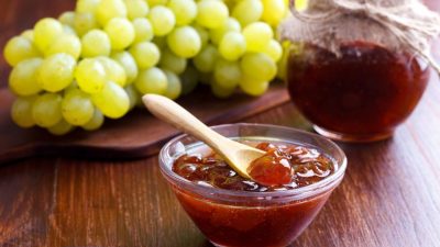 Виноградное варенье с косточками и мятой