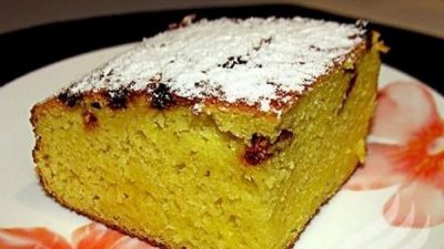 Манник с ягодами на кефире без муки
