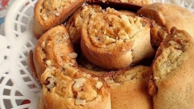 Медовые рулетики с грецкими орехами