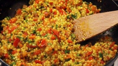 Кускус с овощами, петрушкой и куркумой
