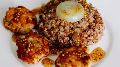 Куриные котлеты с гречкой и чесноком