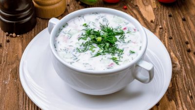 Окрошка с колбасой и картошкой на сметане